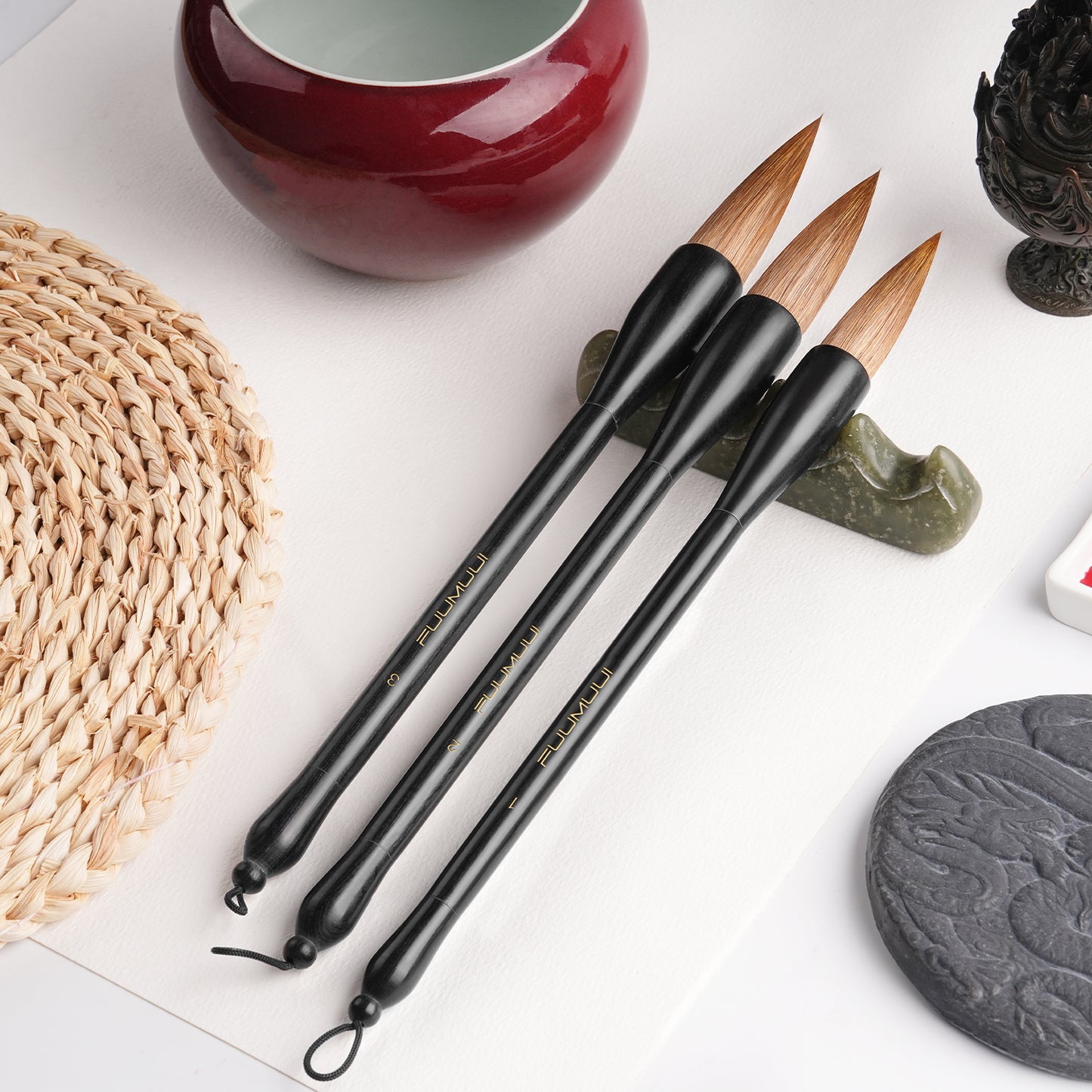Fuumuui professional large-size calligraphy brush, suitable for watercolor and ink painting.