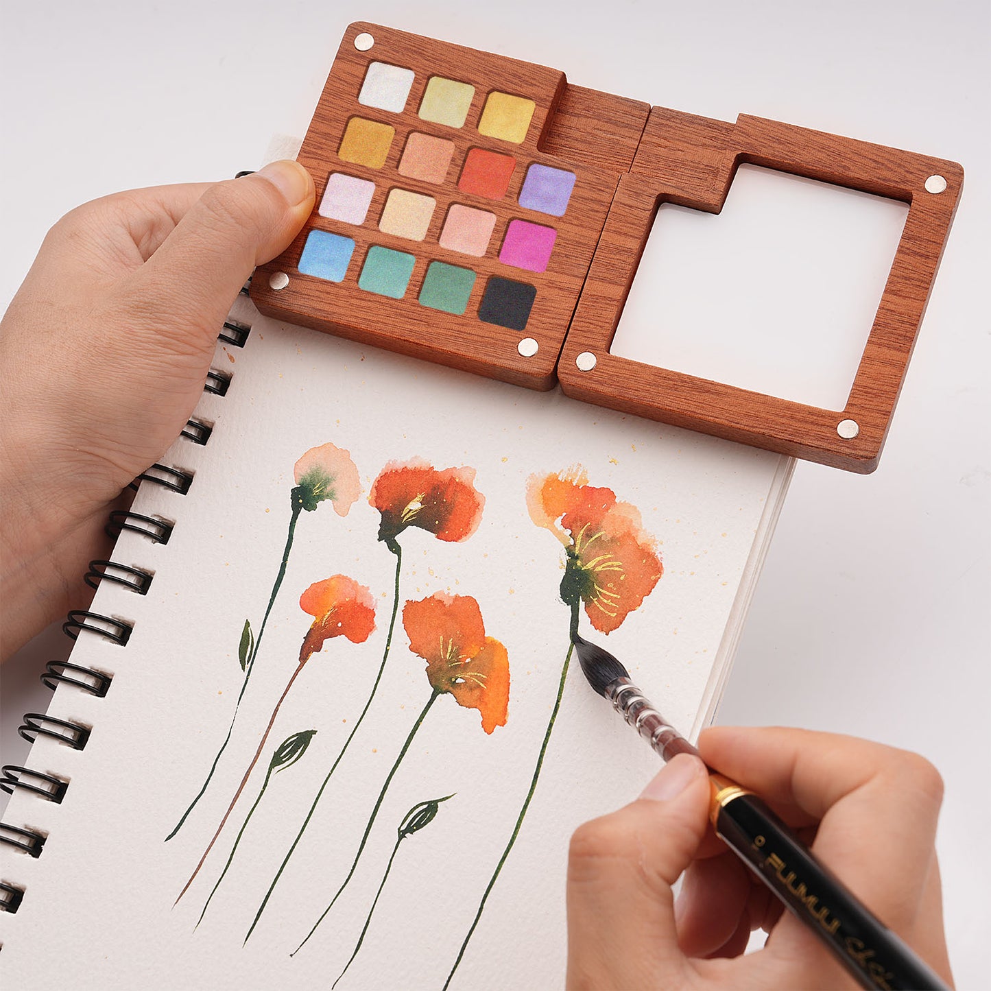 Fuumuui Pearlescent Watercolors – 15 Iridescent Colors in Magnetic Wooden Palette