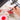 Main d'artiste peignant des roses rouges à l'aquarelle avec un pinceau de calligraphie de voyage portable à corps fendu en poils de belette Fuumuui, un pinceau de calligraphie de voyage Fuumuui Art Supplies idéal pour des œuvres d'art détaillées.
