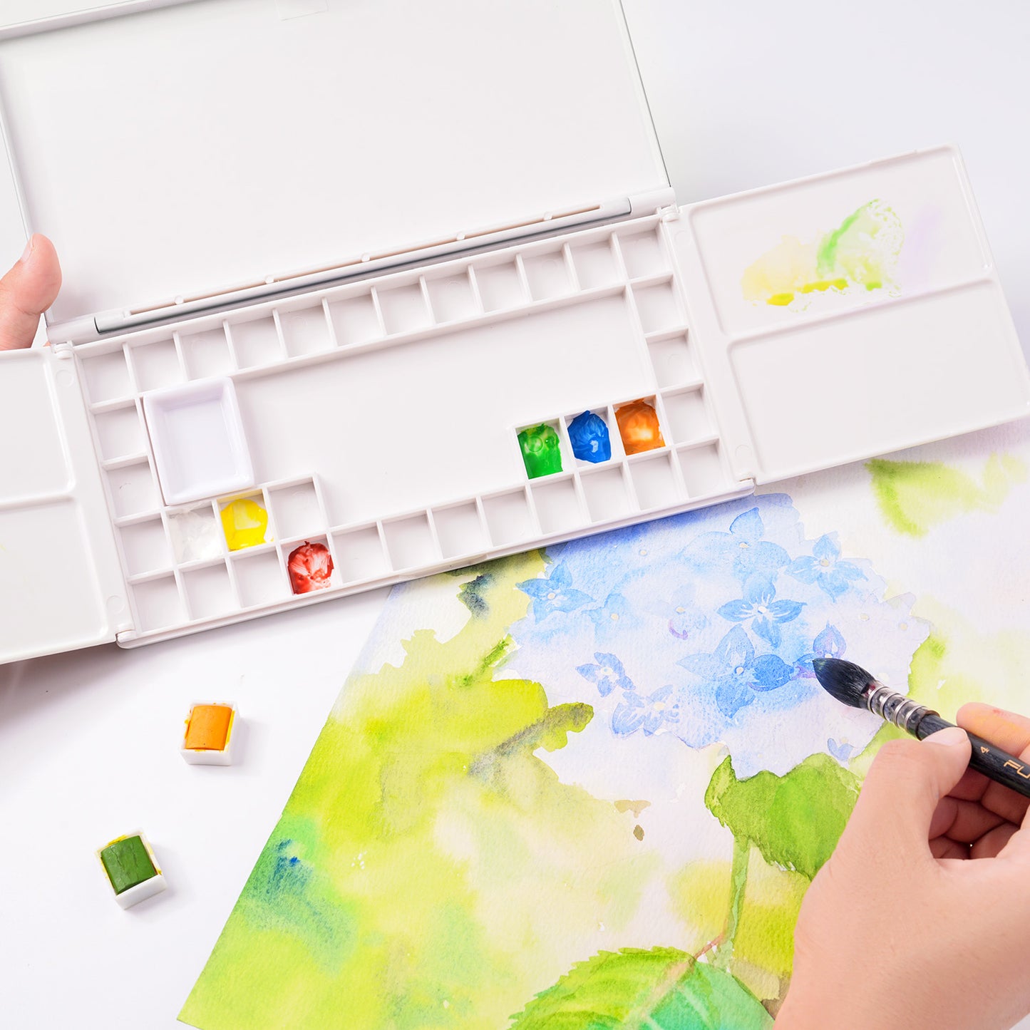 Fuumuui Portable Folding Watercolor Palette – 36 Wells with 4 Mixing Areas, Compact Travel Paint Box for Artists, Students, and Outdoor Sketching
