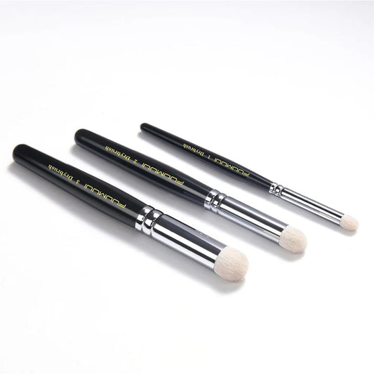 Fuumuui dry brush set of three different sizes, ideal for model making and miniature drybrushing, with ergonomic handles for comfortable painting.