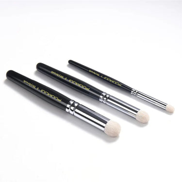 Fuumuui 3Pcs Professional Dry Brushes set with black handles and varying brush head sizes