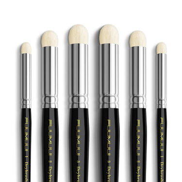 Ensemble de 6 pinceaux secs Fuumuui avec des manches noirs, des viroles argentées et des poils crème doux de différentes tailles.