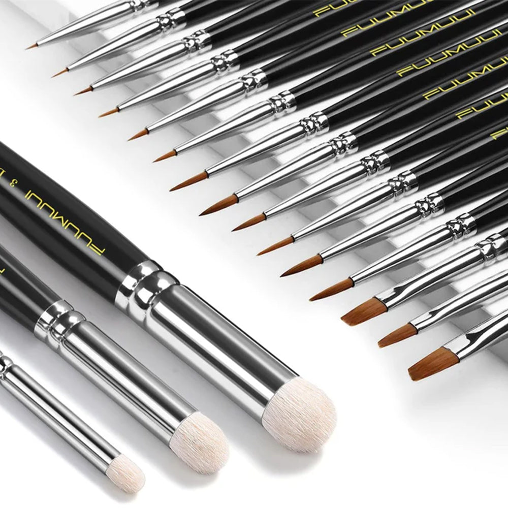 Fuumuui model painting brush set, showing the blend of goat hair drybrushes and synthetic detail brushes.