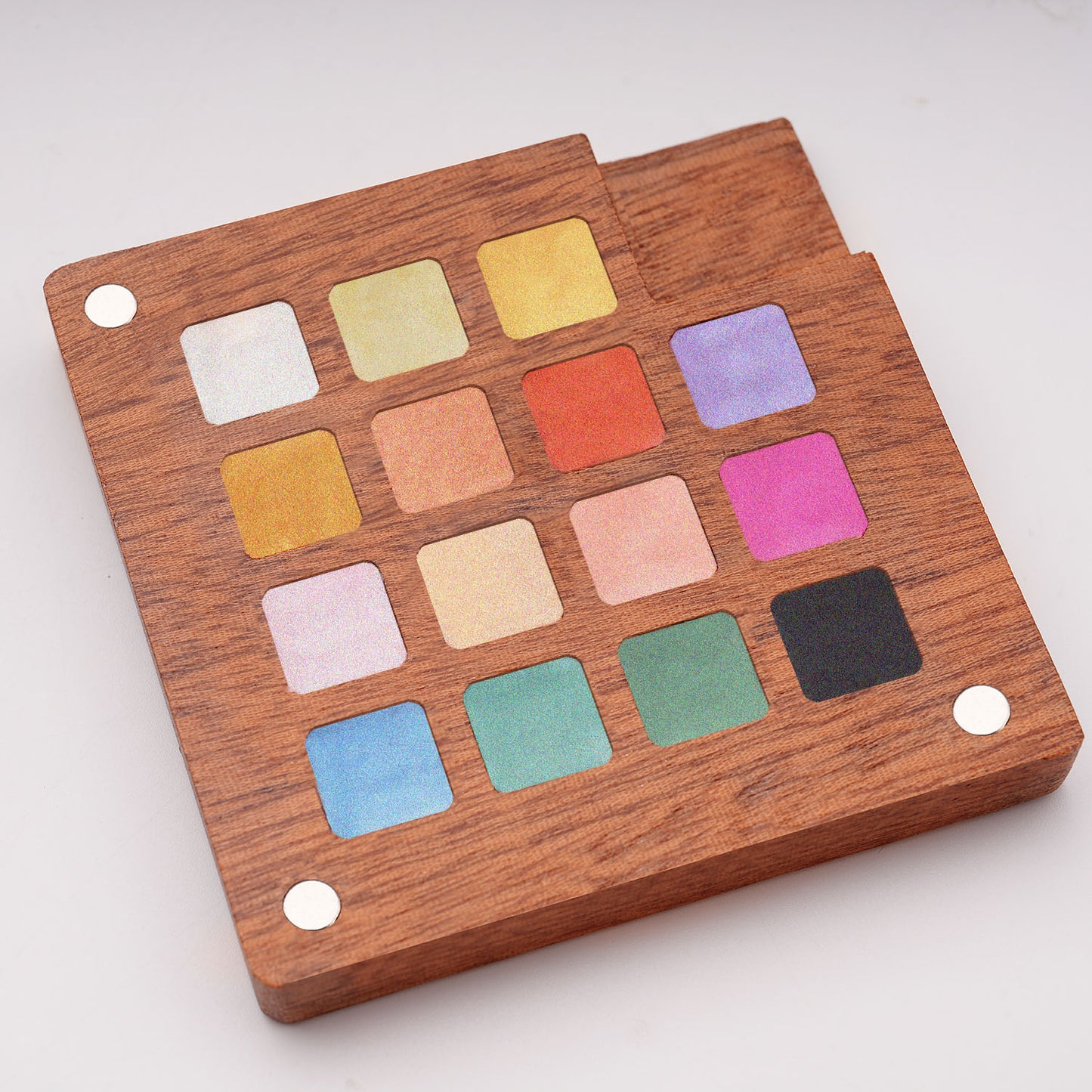 Fuumuui Pearlescent Watercolors – 15 Iridescent Colors in Magnetic Wooden Palette