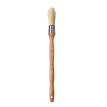 Fuumuui size #4 long handle oval hog bristle paint brush with natural bristles and a wooden handle.