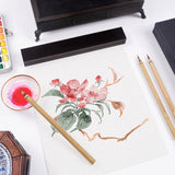 Fuumuui 3-teiliges Aquarellpinsel-Set aus natürlicher Wiesel- & Kaninchenhaarmischung, mit kurzen Spitzen für Präzision und Kontrolle, gezeigt mit einem rosa floralen Aquarellgemälde in Arbeit.