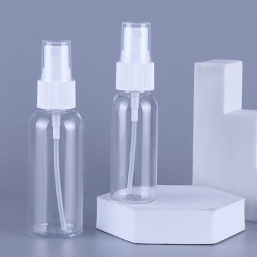 Flaconi spray senza pressione Fuumuui; due nebulizzatori ricaricabili in plastica trasparente con cime bianche.