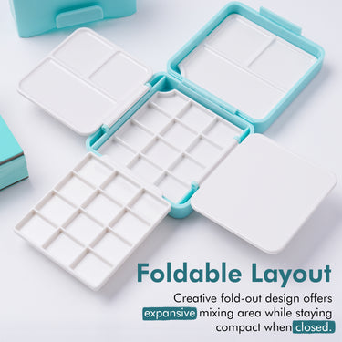 Boîte de palette d'aquarelle pliante double couche Fuumuui ouverte, présentant ses 24 godets et 7 zones de mélange expansives dans une disposition pliable compacte et portable pour les fournitures d'art Fuumuui.