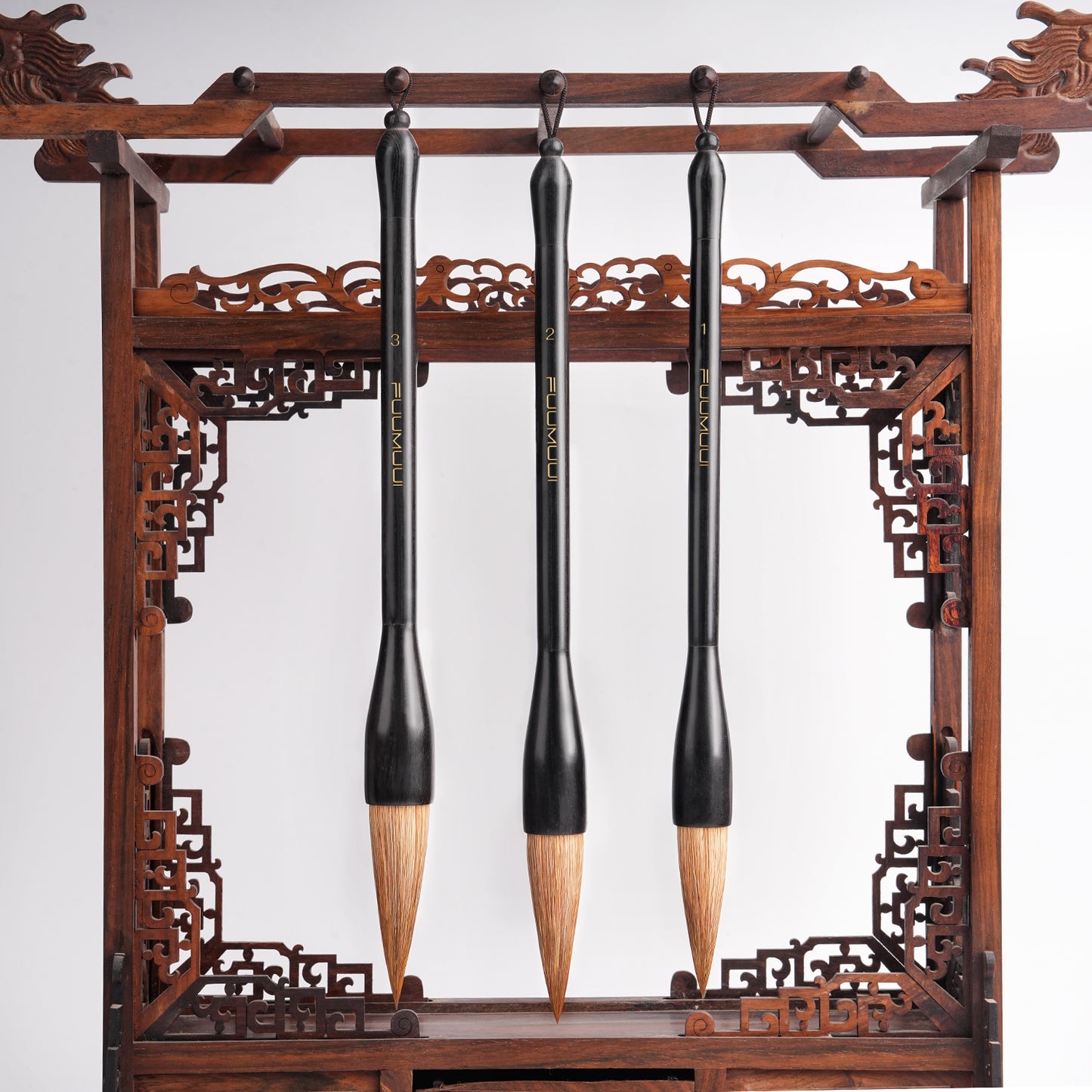 Fuumuui professional large-size calligraphy brush, suitable for watercolor and ink painting.