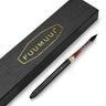 Fuumuui x Svetlin Sofroniev Limited Edition Dual-Tip Travel Brush, ein Premium-Fuumuui-Kunstprodukt, gezeigt mit seiner eleganten schwarz-goldenen Master-Series-Präsentationsbox.