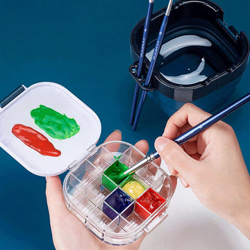 Fuumuui multifunctional foldable brush washing bucket with an artist painting using Fuumuui art brushes and a clear paint palette.