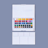 Set di colori ad acquerello Fuumuui da 48 colori con la sua custodia bianca aperta, che rivela 48 vivaci cialde di acquerello e una tavolozza di miscelazione bianca separata.