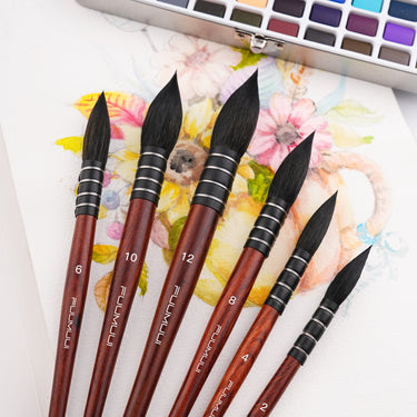 Fuumuui 6pcs pinceaux aquarelle professionnels dans les tailles 2, 4, 6, 8, 10, 12, avec des manches en bois foncé et des pointes noires pointues, présentés sur une peinture aquarelle vibrante.