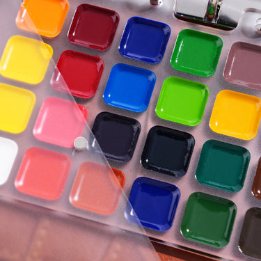 Fuumuui Watercolor Travel Set: close-up of vibrant premium watercolor paint pans under a clear protective cover.