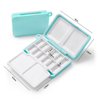 Boîte de palette d'aquarelle portable bleue à 12 grilles Fuumuui avec couvercle et 4 zones de mélange, présentée ouverte et fermée avec les dimensions du produit.