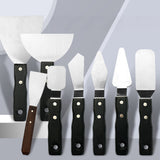 Set di spatole Fuumuui Art Supplies in acciaio inossidabile da 8 pezzi, che mostra vari coltelli da pittura e spatole per pittura con manici neri e un manico in legno per colori a olio e acrilici.