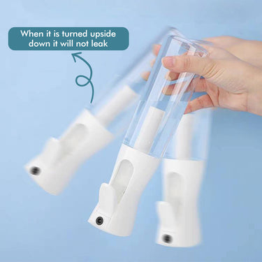 Vaporisateur haute pression Fuumuui tenu à l'envers par une main, démontrant sa conception étanche.