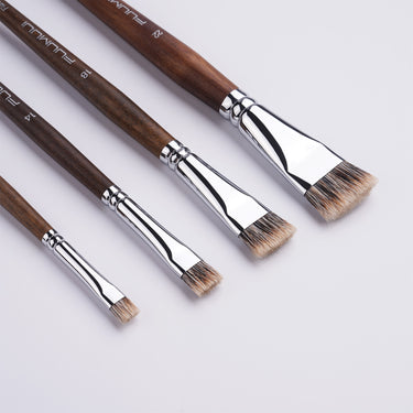 FUUMUUI 4-teiliges Flachpinselset mit Dachaar für Acryl- und Ölmalerei, mit braunen Holzgriffen, silbernen Zwingen und verschiedenen Pinselgrößen.