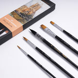 Ensemble de pinceaux de mélange aquarelle professionnels Fuumuui & Allan Jay Quesada avec divers pinceaux à pointe ronde, plate et pointue à manche noir affichés à côté de son emballage de marque Fuumuui.