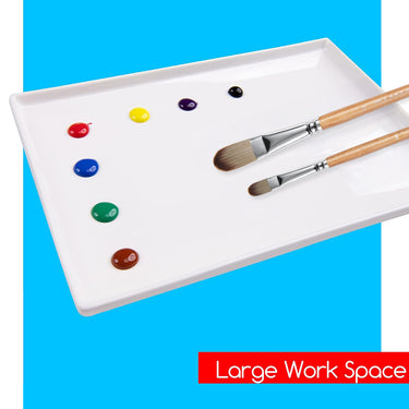 Palette de plateau en céramique Fuumuui, une grande surface de mélange blanche pour les artistes, contenant diverses couleurs de peinture vibrantes et deux pinceaux.
