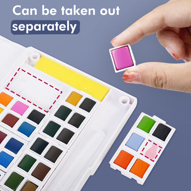 Set di colori ad acquerello Fuumuui da 48 colori con una mano che rimuove una singola cialda di vernice fucsia, evidenziandone il design modulare e personalizzabile.