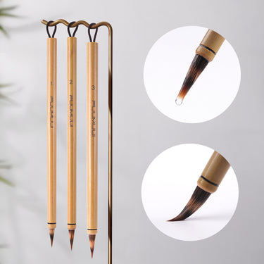 Fuumuui 3-teiliges Aquarellpinsel-Set mit einer Mischung aus natürlichem Wiesel- und Kaninchenhaar, kurzen Spitzen für Präzision und Kontrolle, mit Bambusgriffen, die hängend und in Nahaufnahme gezeigt werden.