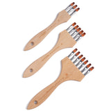 Drei Fuumuui Künstlerbedarf Multi-Kopf Nylon Haar Flachkopf Kamm Pinsel, entworfen für Spezialeffekte und kreative Texturen in Aquarell-, Acryl- und Gouache-Malerei.