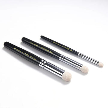 Fuumuui 3Pcs Professional Dry Brushes set with black handles and varying brush head sizes