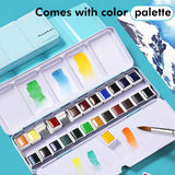 Fuumuui 24-Farben-Aquarellfarben-Set, geöffnet, mit lebendigen Aquarellnäpfchen und einer integrierten Mischpalette mit farbenfrohen Farbfeldern und einem Pinsel.