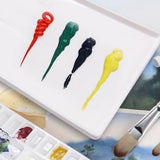 Palette de plateau en céramique Fuumuui contenant des peintures rouge, verte, noire et jaune vibrantes pour les artistes.