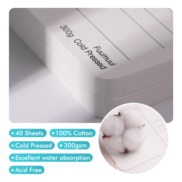 FUUMUUI Aquarellpostkarten aus 100% Baumwolle, kaltgepresst, 300 g/m², 40 Blatt. Das Bild zeigt einen Stapel säurefreier Kunstbedarf, wobei Baumwollkapseln das Material für eine ausgezeichnete Wasseraufnahme hervorheben.