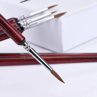 Fuumuui 6-teiliges professionelles Detailpinsel-Set mit dunklen Holzgriffen, silbernen Zwingen und feinen, spitzen Spitzen.