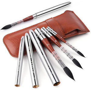 Fuumuui Lot de 3 pinceaux aquarelle de voyage en poils d'écureuil avec des capuchons chromés rétractables, des manches en bois foncé et un étui de transport en cuir marron.