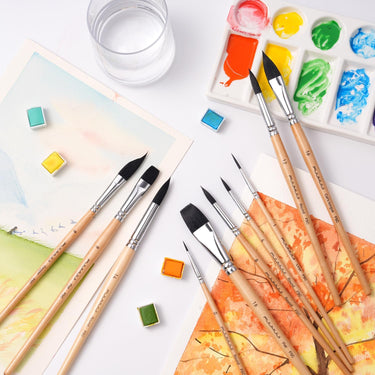 Pennelli professionali Fuumuui in scoiattolo sintetico da 10 pezzi per artisti, tra cui forme piatte, rotonde a punta, a daga, ovali a lingua di gatto, mostrati con vivaci acquerelli. <alt>Pennelli Fuumuui: acquerelli vivaci con pennelli in scoiattolo sintetico</alt>