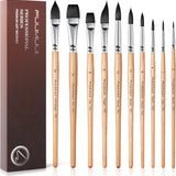 Pennelli professionali Fuumuui in scoiattolo sintetico da 10 pezzi per artisti, con punte piatte, rotonde, a punta, a daga, a lingua di gatto e liner con manici in legno naturale, mostrati accanto alla loro confezione regalo di materiali artistici premium. <alt>Pennelli Fuumuui: confezione regalo di pennelli in scoiattolo sintetico</alt>