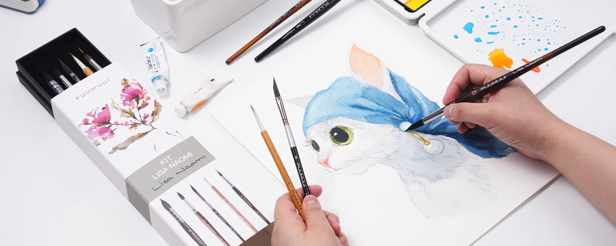 Fuumuui's collaboration with LisaNaomi has resulted in a five-piece watercolor set, including a #6 mop brush, a #4 dagger brush, a #8 extended point brush, a #12 round brush, and a #1 calligraphy brush. Suitable for landscape painting, portraiture, and various scene paintings.