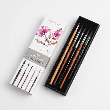Fuumuui has collaborated with artist Lisa Naomi to release a five-piece watercolor brush set, including a pointed round brush, a dagger brush, an extended pointed brush, and a mop brush. Suitable for various subjects such as landscapes and flowers.