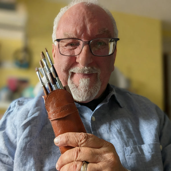 John reviewing Fuumuui brushes