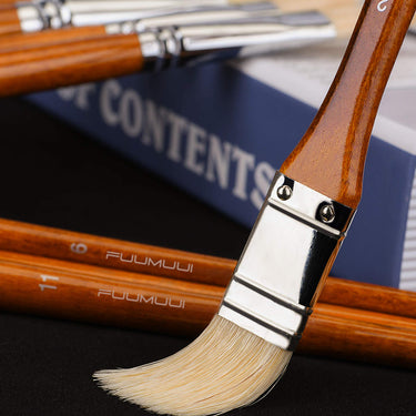 Fuumuui professional natural hog bristles paint brush with red handle, part of the 11-piece set.