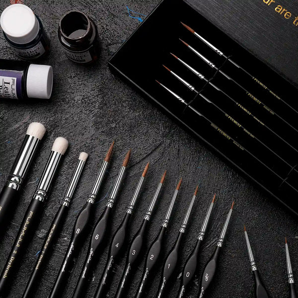 Professional Fuumuui Kolinsky Sable detail brush set with miniature paint brushes and drybrushes. Features natural hair sizes 00000 to 8 for watercolor, oil, and acrylic paint fine detail and miniature painting.